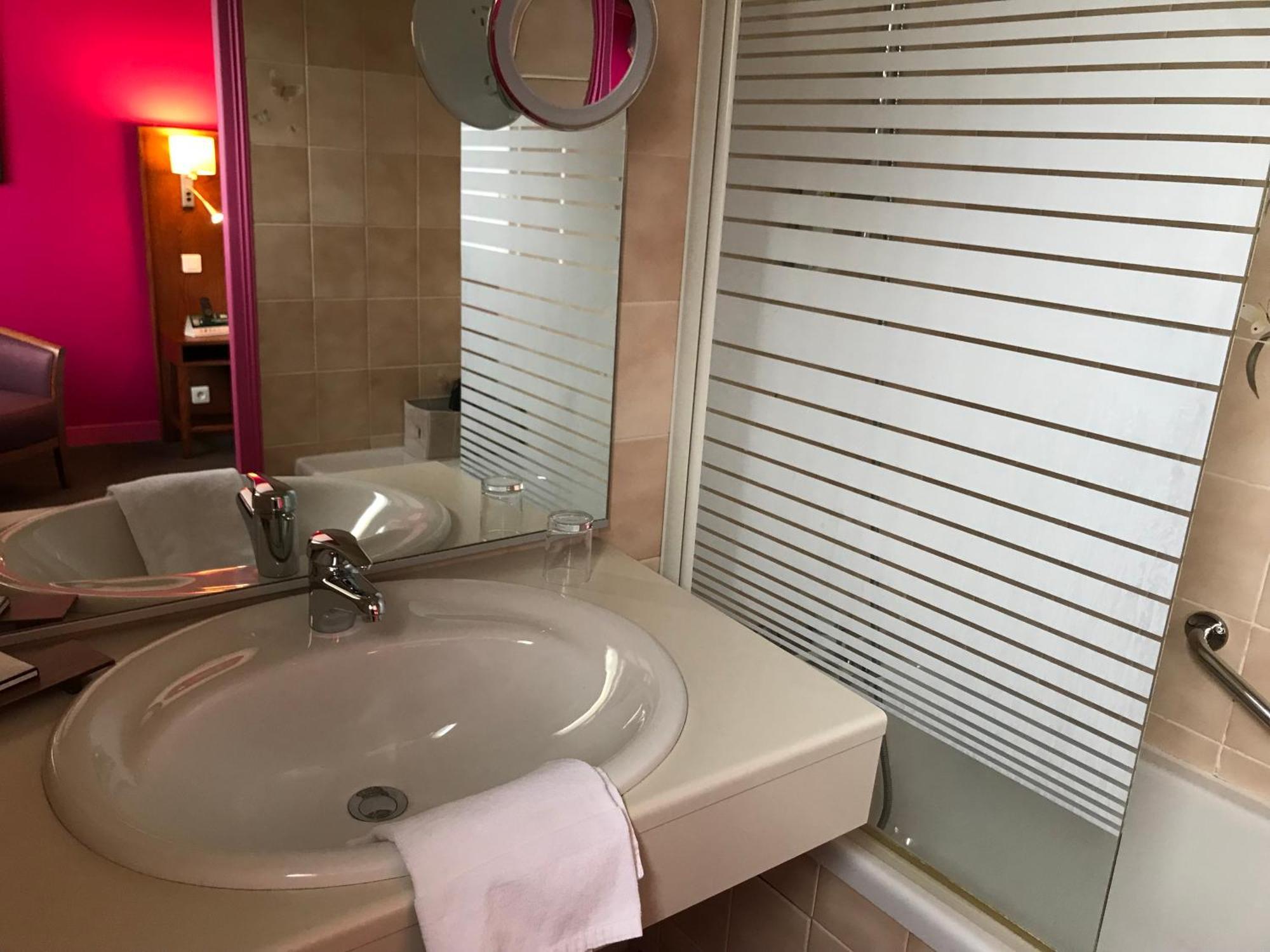 Logis Hotel & Restaurant La Paix Le Nouvion-en-Thierache Dış mekan fotoğraf