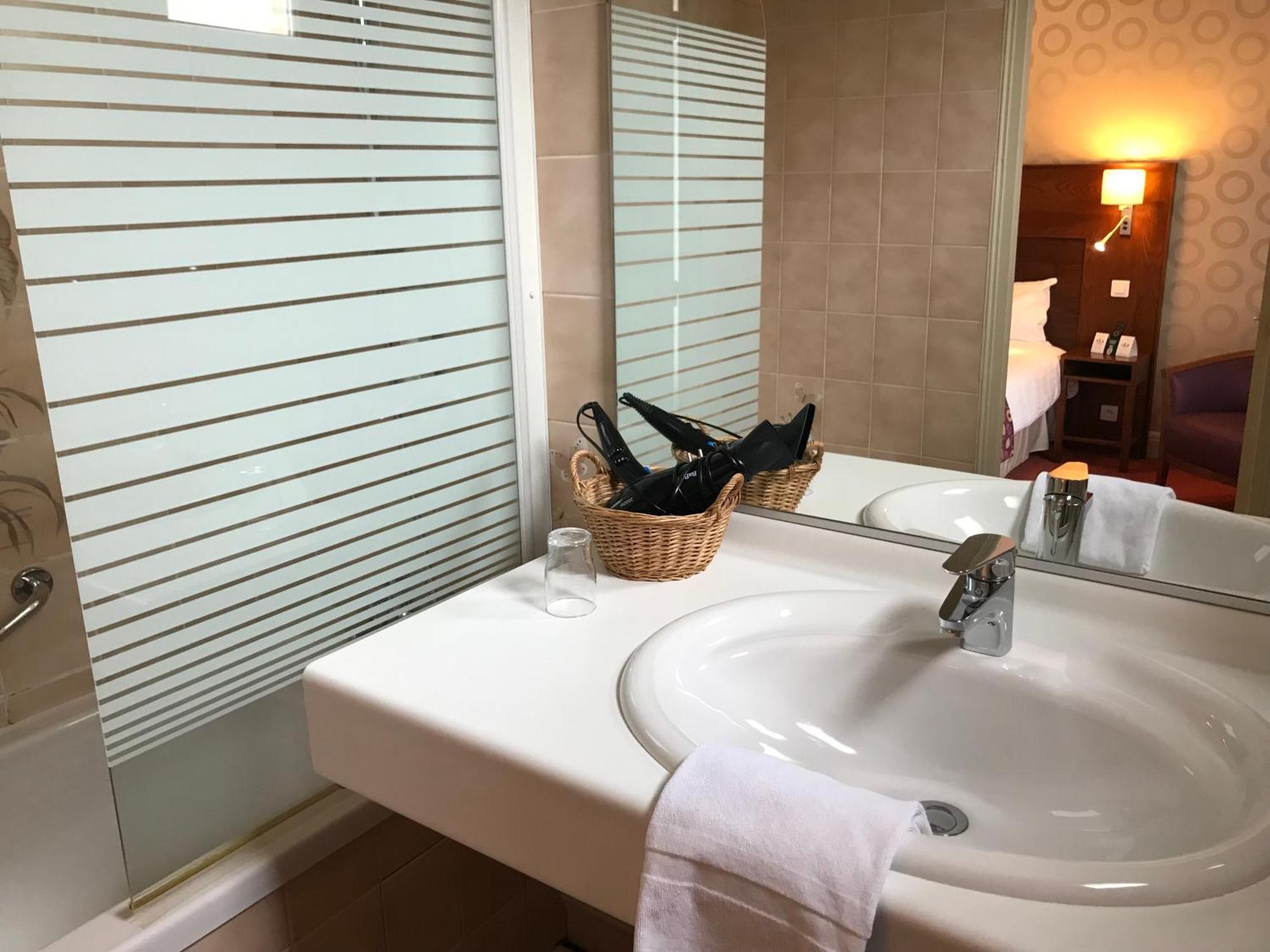 Logis Hotel & Restaurant La Paix Le Nouvion-en-Thierache Dış mekan fotoğraf