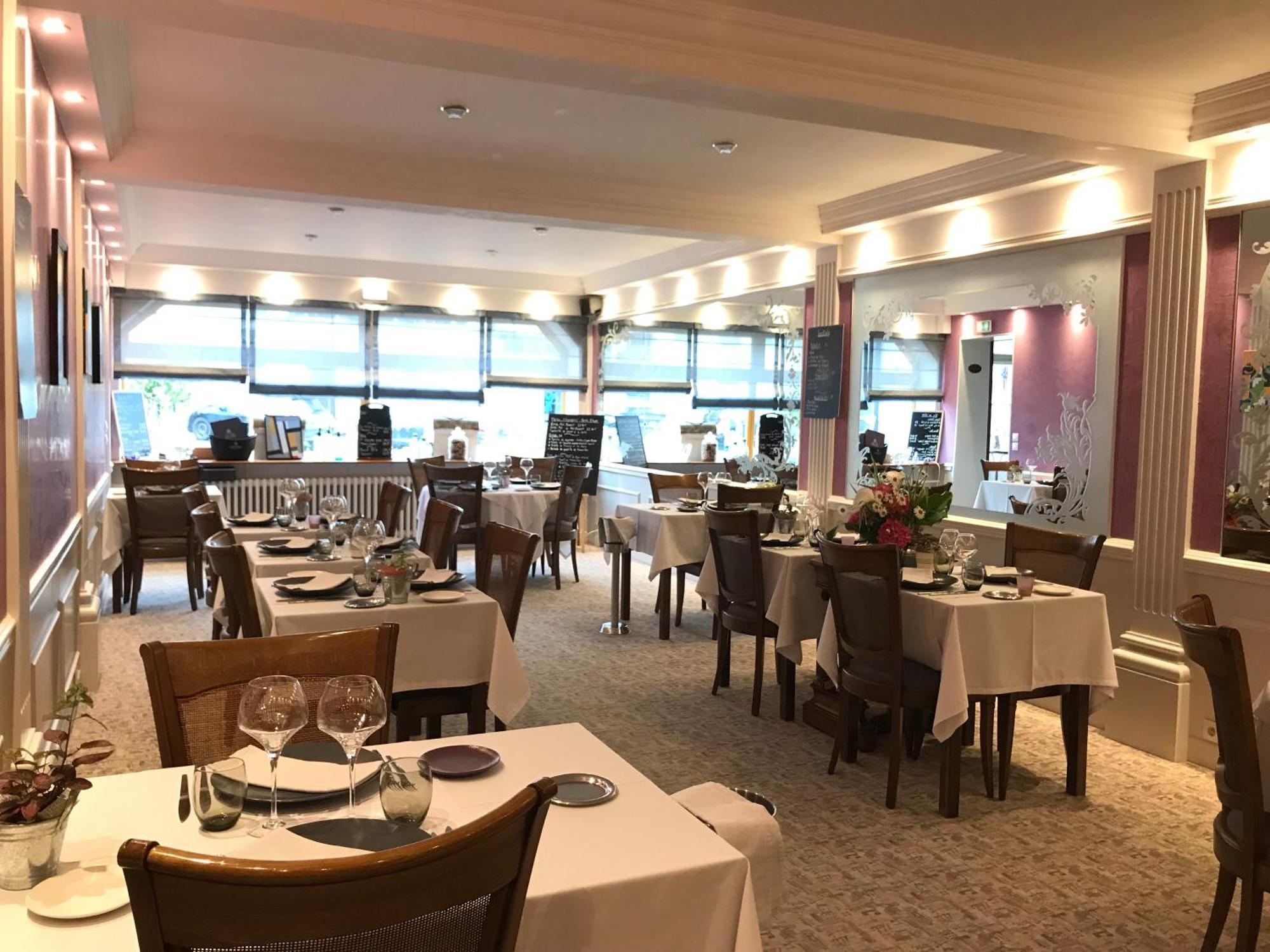 Logis Hotel & Restaurant La Paix Le Nouvion-en-Thierache Dış mekan fotoğraf