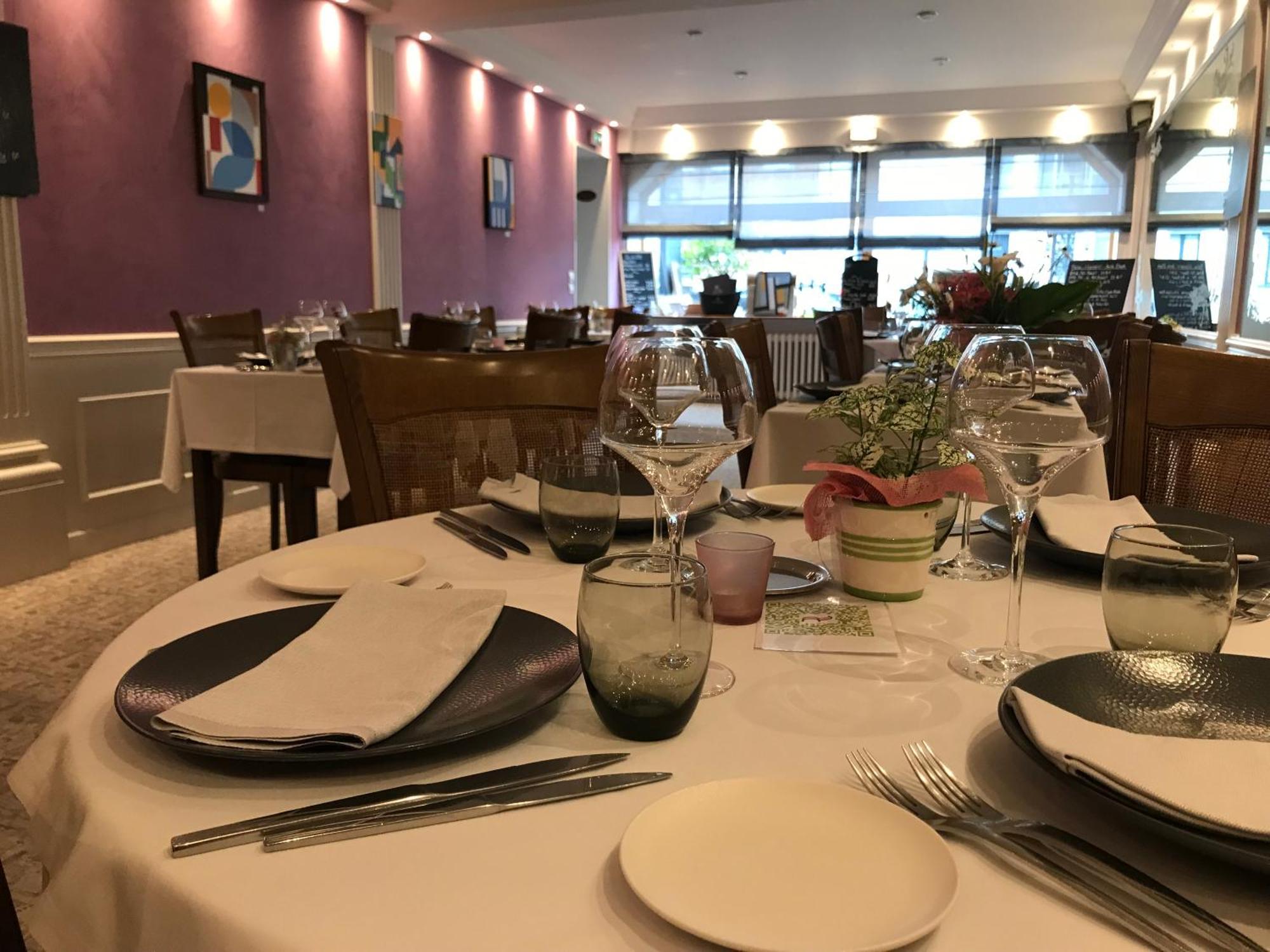 Logis Hotel & Restaurant La Paix Le Nouvion-en-Thierache Dış mekan fotoğraf