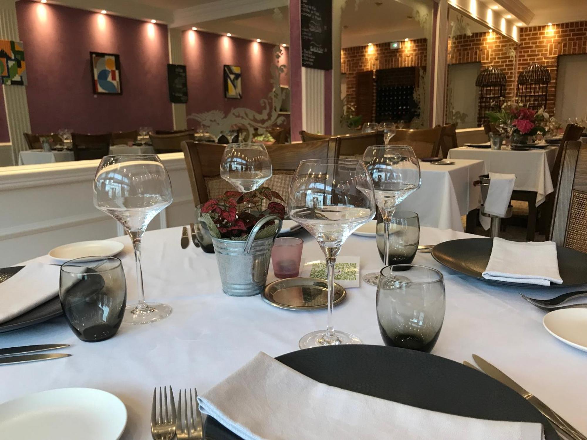 Logis Hotel & Restaurant La Paix Le Nouvion-en-Thierache Dış mekan fotoğraf